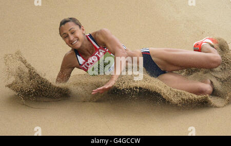 Jessica Ennis, en Grande-Bretagne, participe au saut long de l'heptathlon lors du quatrième jour des Championnats du monde d'athlétisme de l'IAAF au stade Daegu à Daegu, en Corée du Sud. Banque D'Images