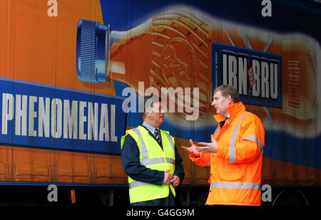 Le ministre des Transports, M. Brown visites AG Barr Banque D'Images