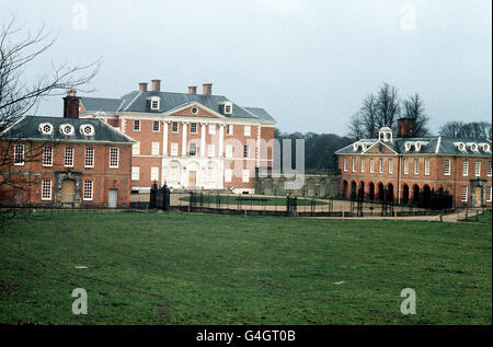 PA NEWS PHOTO 15/4/75 UNE BIBLIOTHÈQUE PHOTO DE MAISON CHEVENING DANS LES North Downs, près de Sevenoaks, dans le Kent. Ce QUI EST D'ÊTRE LE PAYS D'ACCUEIL LE PRINCE DE GALLES Banque D'Images