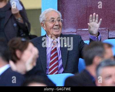 Football - Barclays Premier League - Aston Villa / Wolverhampton Wanderers - Villa Park.Doug Ellis, ancien président d'Aston Villa Banque D'Images