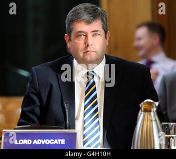 Le très honorable Frank Mulholland QC, Lord Advocate avant de témoigner devant le comité sur le projet de loi sur le comportement offensant au football et les communications menaçantes (Écosse) au Parlement écossais. Banque D'Images