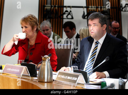 Comportement offensif au football et menace de loi Communications Banque D'Images