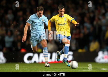 Keith Fahey (à droite) de Birmingham City tente de s'éloigner Le pont Wayne de Manchester City (à gauche) Banque D'Images