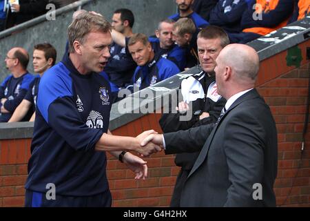 David Moyes, directeur d'Everton, salue Steve Kean, directeur de Blackburn Rovers (droite) avant le coup d'envoi Banque D'Images