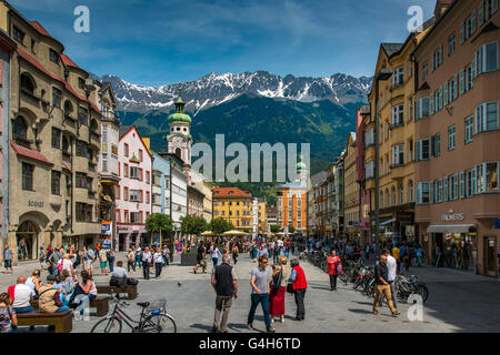 Maria-Theresien-Strasse ou Maria Theresa Street, Innsbruck, Tyrol, Autriche Banque D'Images