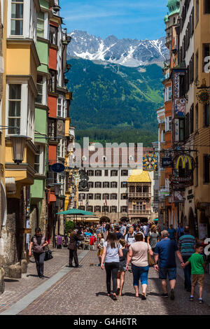 Rue de la vieille ville, Innsbruck, Tyrol, Autriche Banque D'Images