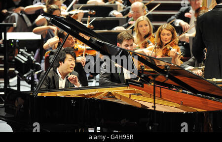 Lang Lang, le pianiste chinois de renommée mondiale, se produit au Royal Albert Hall, lors de la BBC la dernière nuit des Proms 2011. Banque D'Images