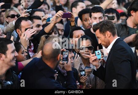 Hugh Jackman arrive pour la première de Real Steel à l'Empire Leicester Square, Londres. Banque D'Images