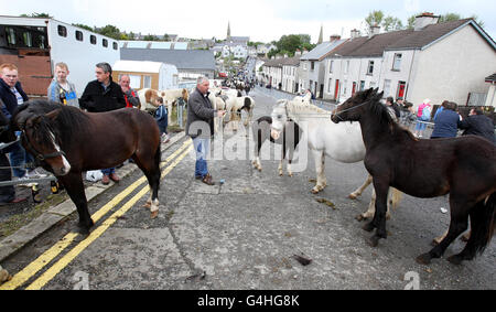 Les commerçants de chevaux à la foire d'Ould Lammas à Ballycastle, Co Antrim. Banque D'Images