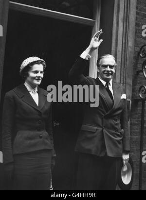 Politique - Le Premier Ministre, Sir Anthony Eden - No 10 Downing Street, Londres Banque D'Images