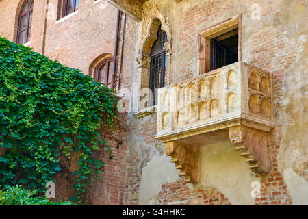 Balcon de Roméo et Juliette, la vieille ville de Vérone, Vénétie, Italie Banque D'Images