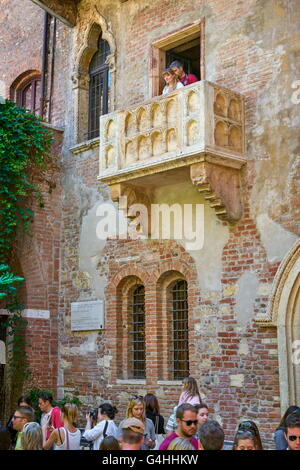 Balcon de Roméo et Juliette, la vieille ville de Vérone, Vénétie, Italie Banque D'Images