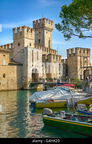 Château Scaliger, Sirmione, Lac de Garde, Lombardie, Italie Banque D'Images