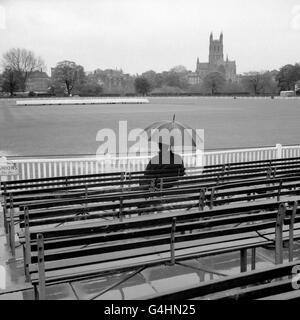 Cricket - Inde dans les îles britanniques - Worcestershire v Indians - County Ground, Worcester.La scène humide à Worcester sans jouer avant le déjeuner pour l'équipe indienne de cricket qui devait rencontrer Worcester. Banque D'Images