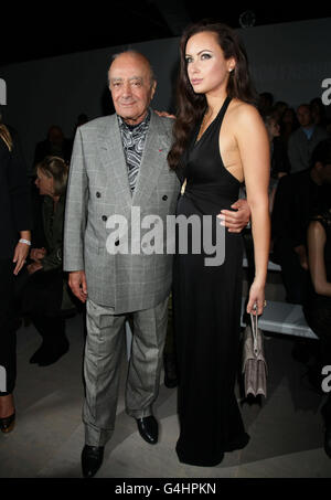 Mohamed Al-Fayed avec sa fille Camilla lors du spectacle Issa London printemps / été 2012 à la London Fashion week à Somerset House, Londres. Banque D'Images