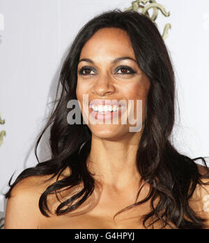 Rosario Dawson arrive pour le lancement du magasin Roberto Cavalli après la fête, pendant la semaine de la mode de Londres, à la station électrique Battersea à Londres. Banque D'Images