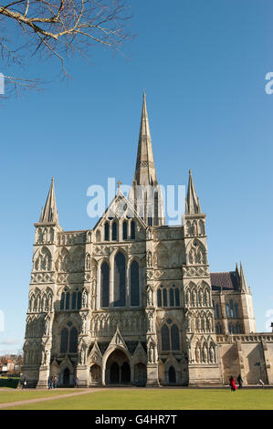 Façade de la cathédrale de Salisbury Banque D'Images