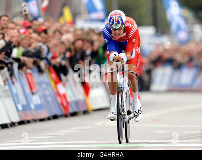 Bradley Wiggins en Grande-Bretagne pendant la épreuve du temps d'élite masculine pendant le troisième jour des Championnats du monde de course sur route UCI, Copenhague. Banque D'Images