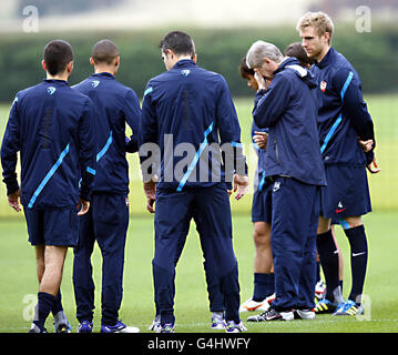 Gestionnaire d'Arsenal Arsène Wenger pendant une session de formation à la London Colney, Hertfordshire. Banque D'Images