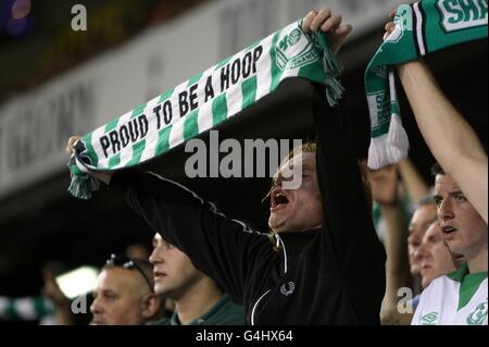 Football - UEFA Europa League - Groupe A - Tottenham Hotspur / Shamrock Rovers - White Hart Lane.Un fan de Shamrock Rovers soutient son équipe dans les tribunes Banque D'Images