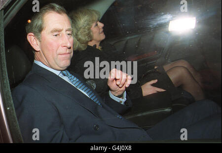 Le Prince de Galles et son compagnon de longue date Camilla Parker Bowles quittent l'hôtel Ritz à Londres après avoir assisté à la fête du 50e anniversaire de la sœur de Camilla, Annabel Elliott. C'est la première fois que le couple est apparu ensemble en public. Banque D'Images