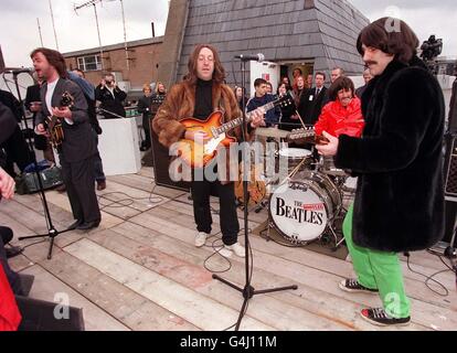 Bootleg Beatles jouer sur toit Banque D'Images