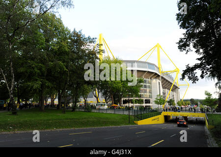 Football - Ligue des champions de l'UEFA - Groupe F - Borussia Dortmund / Arsenal - signal Iduna Park. Vue à l'extérieur du parc signal Iduna Banque D'Images