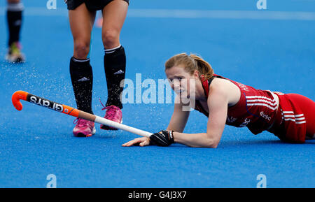 Helen Richardson-Walsh, en Grande-Bretagne, pendant le match de billard entre l'Argentine et la Grande-Bretagne le premier jour du trophée des champions des femmes de la FIH au parc olympique Queen Elizabeth, Londres. APPUYEZ SUR ASSOCIATION photo. Date de la photo: Samedi 18 juin 2016. Voir PA Story HOCKEY London. Le crédit photo devrait se lire comme suit : Paul Harding/PA Wire. Banque D'Images