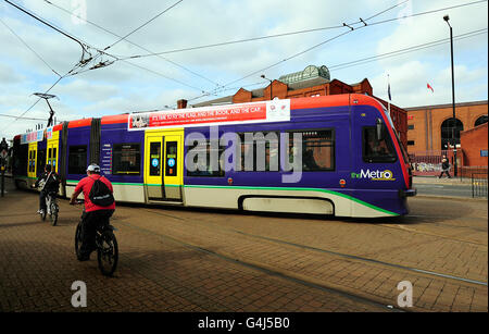 Stock de tram.Vue générale sur un tramway dans le centre-ville de Wolverhampton. Banque D'Images