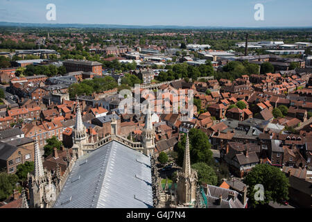 Vue panoramique spectaculaire, vers l'est sur une belle ville de New York, à partir de la tour centrale du ministre - York, North Yorkshire, GB, Banque D'Images