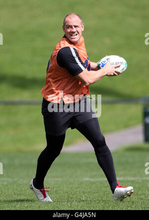 Rugby Union - coupe du monde de Rugby 2011 - quart de finale - Angleterre / France - course des capitaines d'Angleterre - domaine Onewa.Mike Tindall, en Angleterre, pendant les capitaines, se tient au domaine d'Onewa, à Auckland, en Nouvelle-Zélande. Banque D'Images