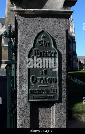 Dunedin Views, Nouvelle-Zélande. Détail du panneau de la première église d'Otago à Dunedin Banque D'Images