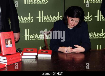 Monica Lewinsky semble contemplative lorsqu'elle signe des copies de son livre « l'histoire de Monica » dans le grand magasin Harrods à Knightsbridge, Londres. Banque D'Images