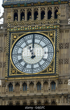 Big Ben grève 11h à Londres, Angleterre Banque D'Images