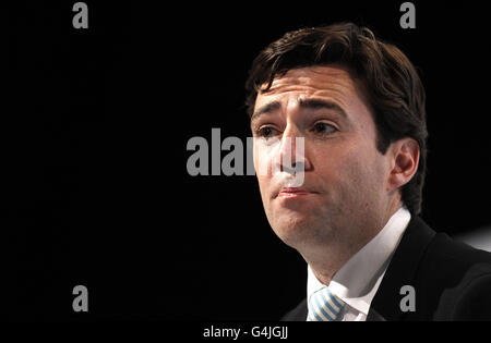 andy Burnham, secrétaire de l'éducation fantôme, s'adresse à la conférence du Parti travailliste à l'Echo Arena de Liverpool. Banque D'Images