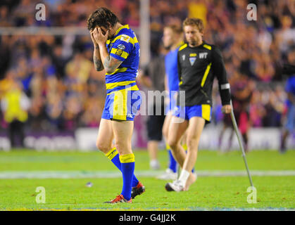 Lee Briers de Warrington Wolves est abattu à la fin du match lors de la demi-finale de la Super League engage au stade Halliwell Jones, à Warrington. Banque D'Images