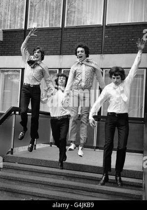 Groupe de rock britannique progressif Pink Floyd à Londres. De gauche à droite : Roger Water, Nick Mason, Syd Barrett et Rick Wright. Banque D'Images