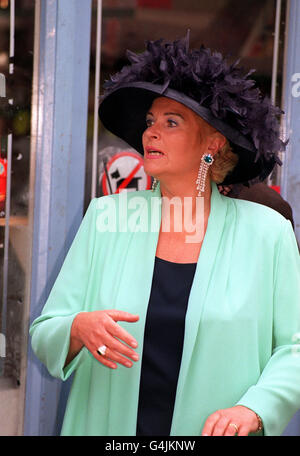 Eastenders mariage/surpris Pat Banque D'Images