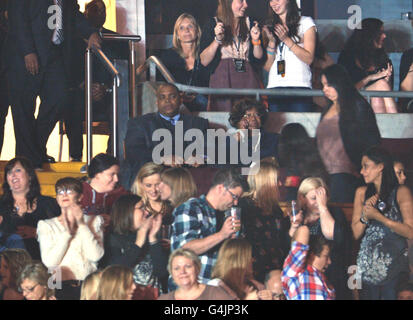 Michael Forever Tribute Concert - Cardiff Banque D'Images