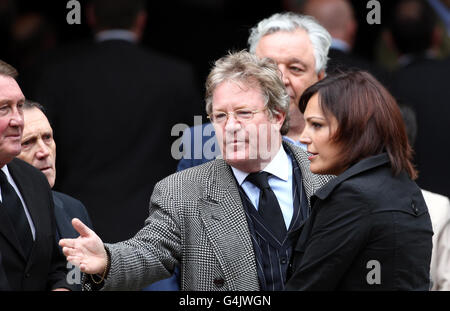 Le comédien Jim Davidson aux funérailles du héros SAS John McAleese à la suite de ses funérailles à la cathédrale de Hereford. Banque D'Images