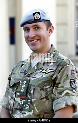 Le capitaine Steven John-Paul Jones du corps de l'armée de l'air à la caserne Wellington de Londres après avoir reçu la Croix de l'armée de l'air pour ses actions sur les opérations en Afghanistan. Banque D'Images