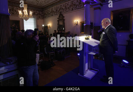 Le candidat présidentiel irlandais David Norris lance sa campagne électorale au Irish Writers Museum, à Dublin. Banque D'Images