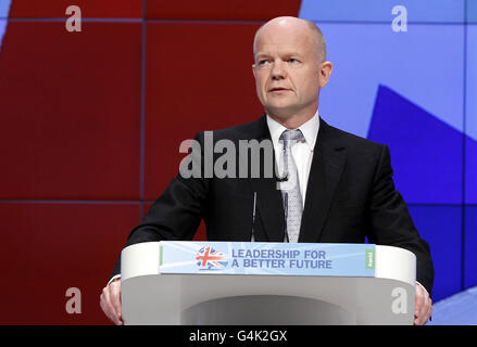 Le secrétaire aux Affaires étrangères William Hague s'adresse à la conférence du Parti conservateur à Manchester. Banque D'Images