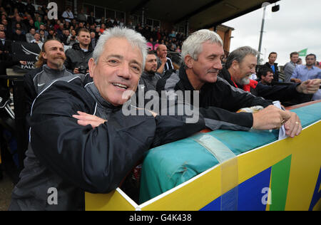 Kevin Keegan sera à la gestion de l'équipe de Newcastle United lors d'un match des artistes réunis à Kingston Park, Newcastle. Banque D'Images