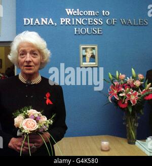 Frances Shand-Kydd, mère de la regrettée Diana, princesse de Galles lors de l'ouverture de Diana, Maison de la princesse de Galles, un centre d'accueil à Bournemouth pour les personnes vivant avec le VIH et le SIDA. Banque D'Images