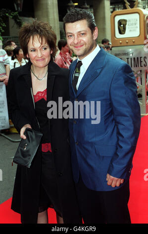 L'actrice Lorraine Ashbourne, star des drames de la BBC « City Central » et « Playing the Field », arrive avec l'acteur Andy Serkis aux British Academy Television Awards à Grosvenor House à Londres. Banque D'Images
