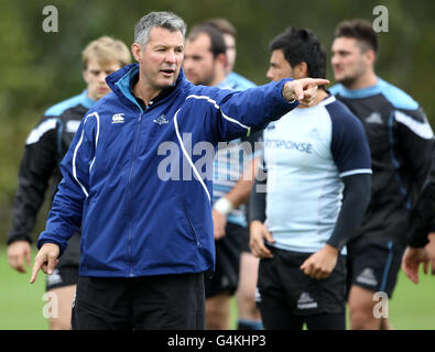 Rugby Union - session d'entraînement Glasgow Warriors - Strathallan School.Les Glasgow Warriors entraînent Sean Lineen lors d'une séance d'entraînement à la Strathallan School, à Perth, en Écosse. Banque D'Images