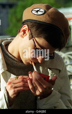 Sinead O'Connor, chanteuse irlandaise à Lourdes en France, où elle a été ordonnée comme priest dans l'église latine de la Tridentine et a adopté le nom de mère Bernadette Mary O'Connor. Banque D'Images