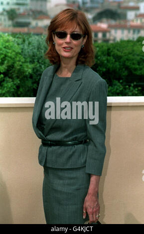 L'actrice américaine Susan Sarandon à une séance photo sur le toit du Palais des Festivals ce matin pour son dernier film "Cradle will Rock" réalisé par son mari Tim Robbins lors du Festival de Cannes 1999 en France. Banque D'Images