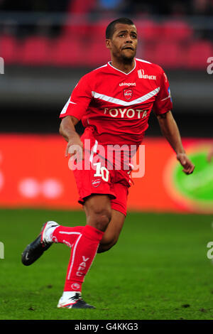 Football - Ligue française 1 - Valenciennes / Sochaux - Stade du Hainaut. Mathieu Dossevi, Valenciennes Banque D'Images